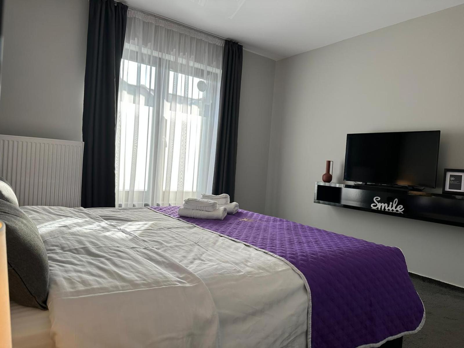 Luxury Glam Apartments & Studios Near Coresi Mall Braşov Exteriör bild