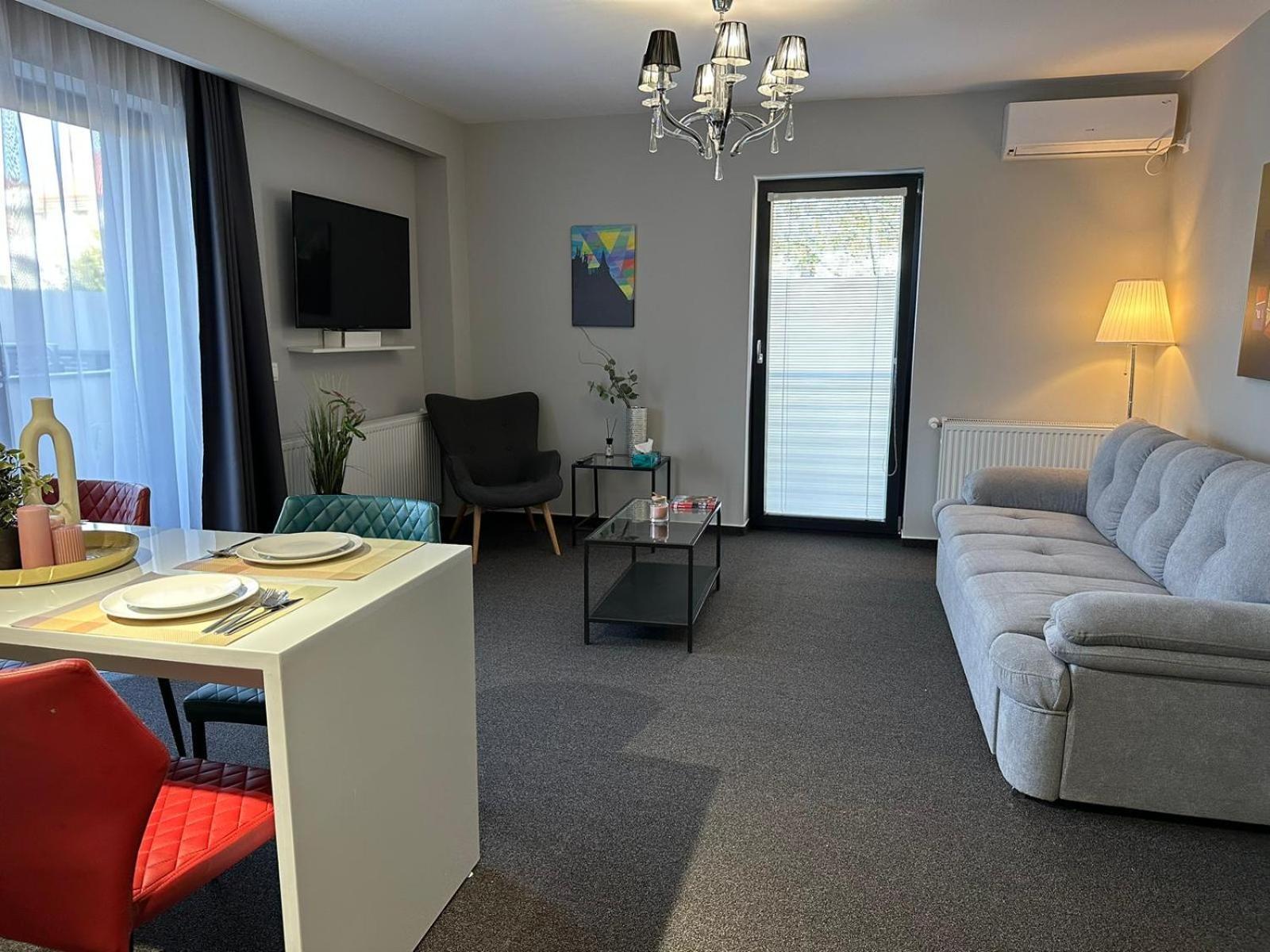 Luxury Glam Apartments & Studios Near Coresi Mall Braşov Exteriör bild