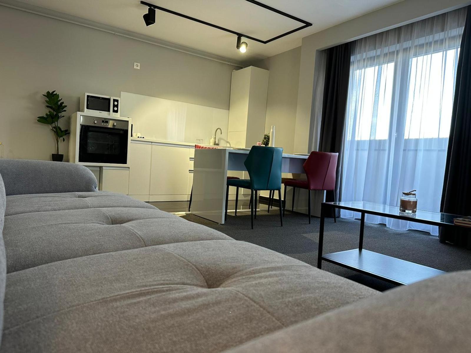 Luxury Glam Apartments & Studios Near Coresi Mall Braşov Exteriör bild