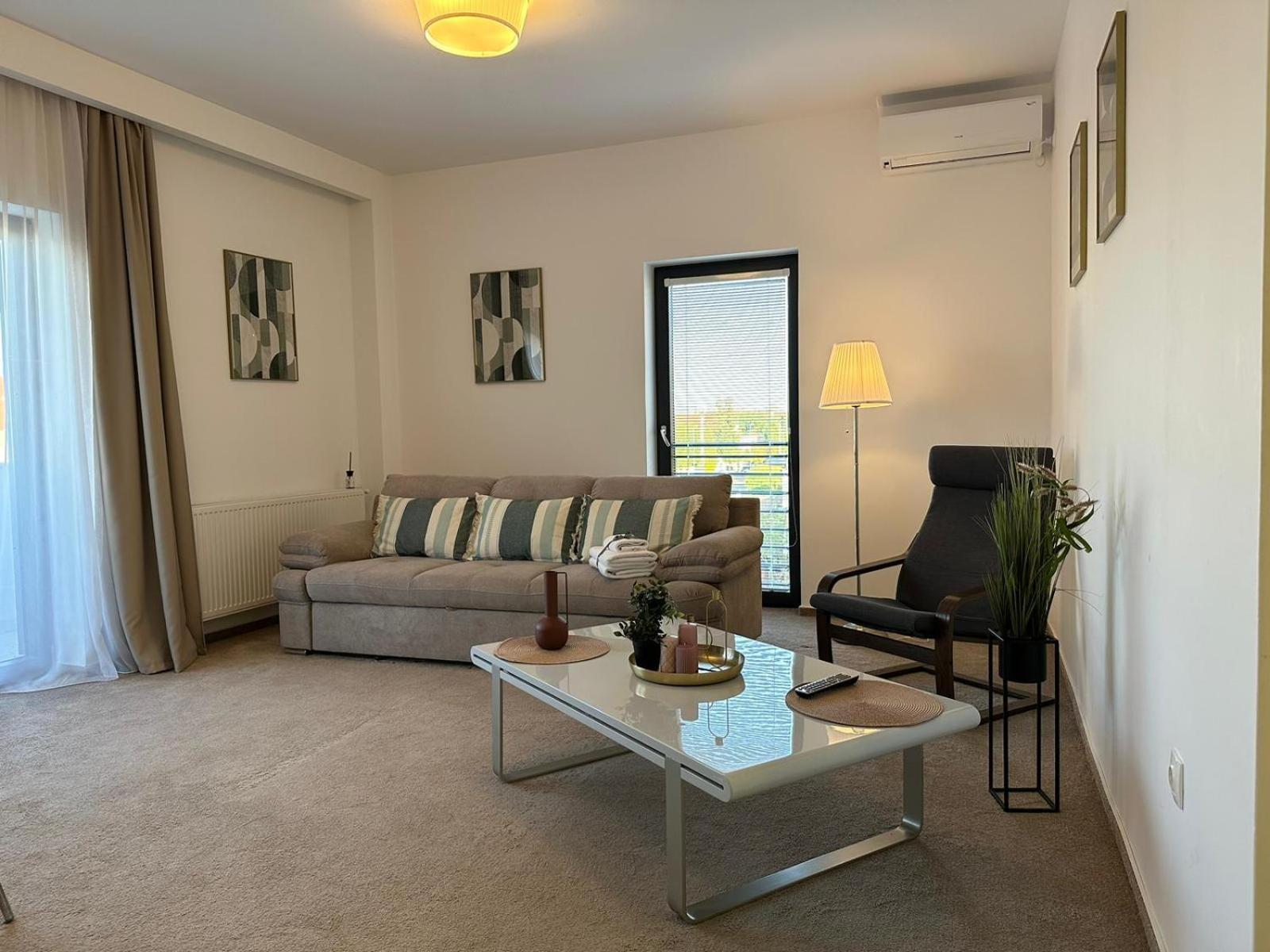 Luxury Glam Apartments & Studios Near Coresi Mall Braşov Exteriör bild