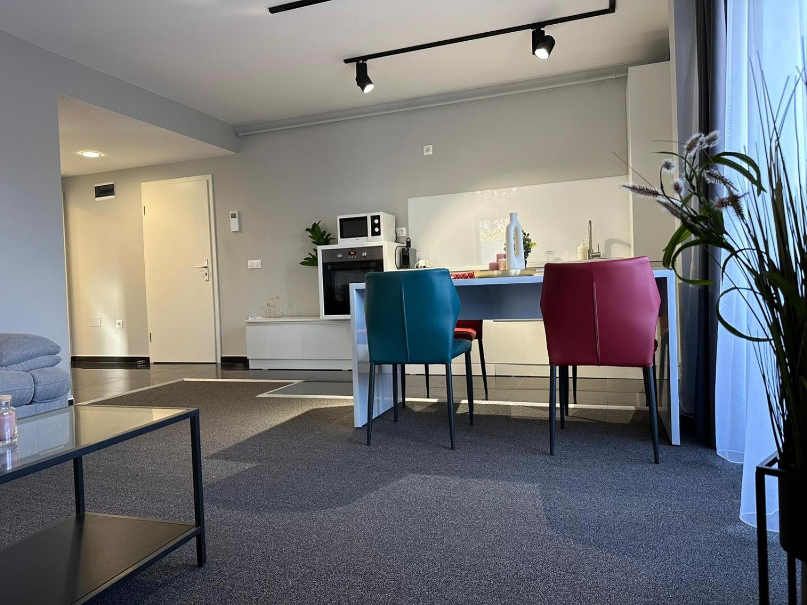 Luxury Glam Apartments & Studios Near Coresi Mall Braşov Exteriör bild