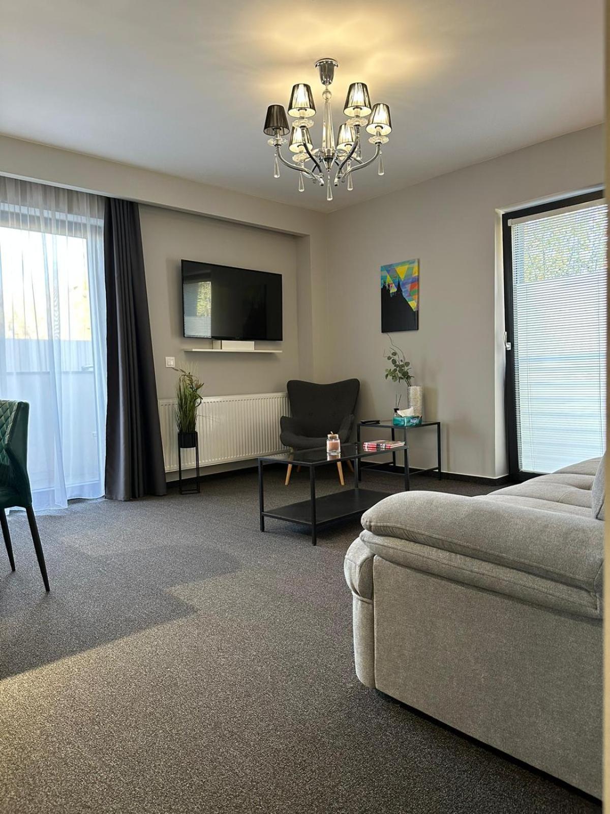 Luxury Glam Apartments & Studios Near Coresi Mall Braşov Exteriör bild