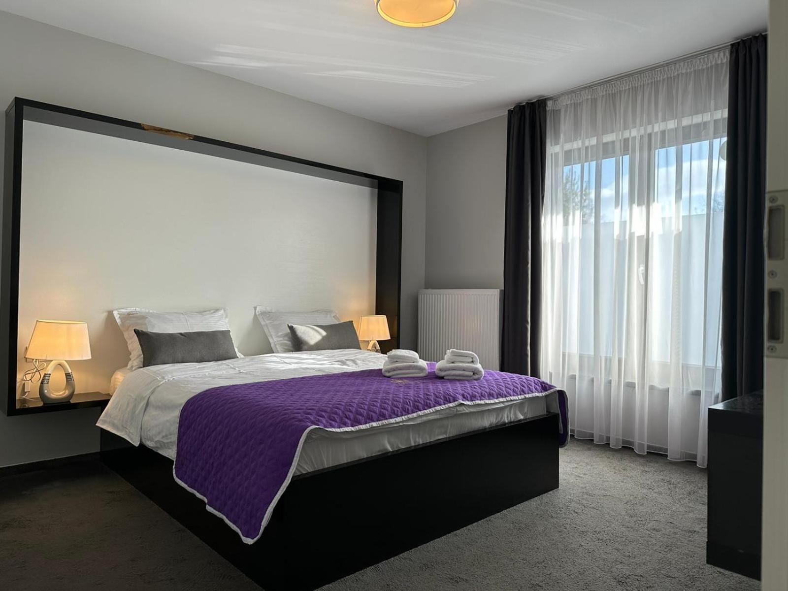 Luxury Glam Apartments & Studios Near Coresi Mall Braşov Exteriör bild