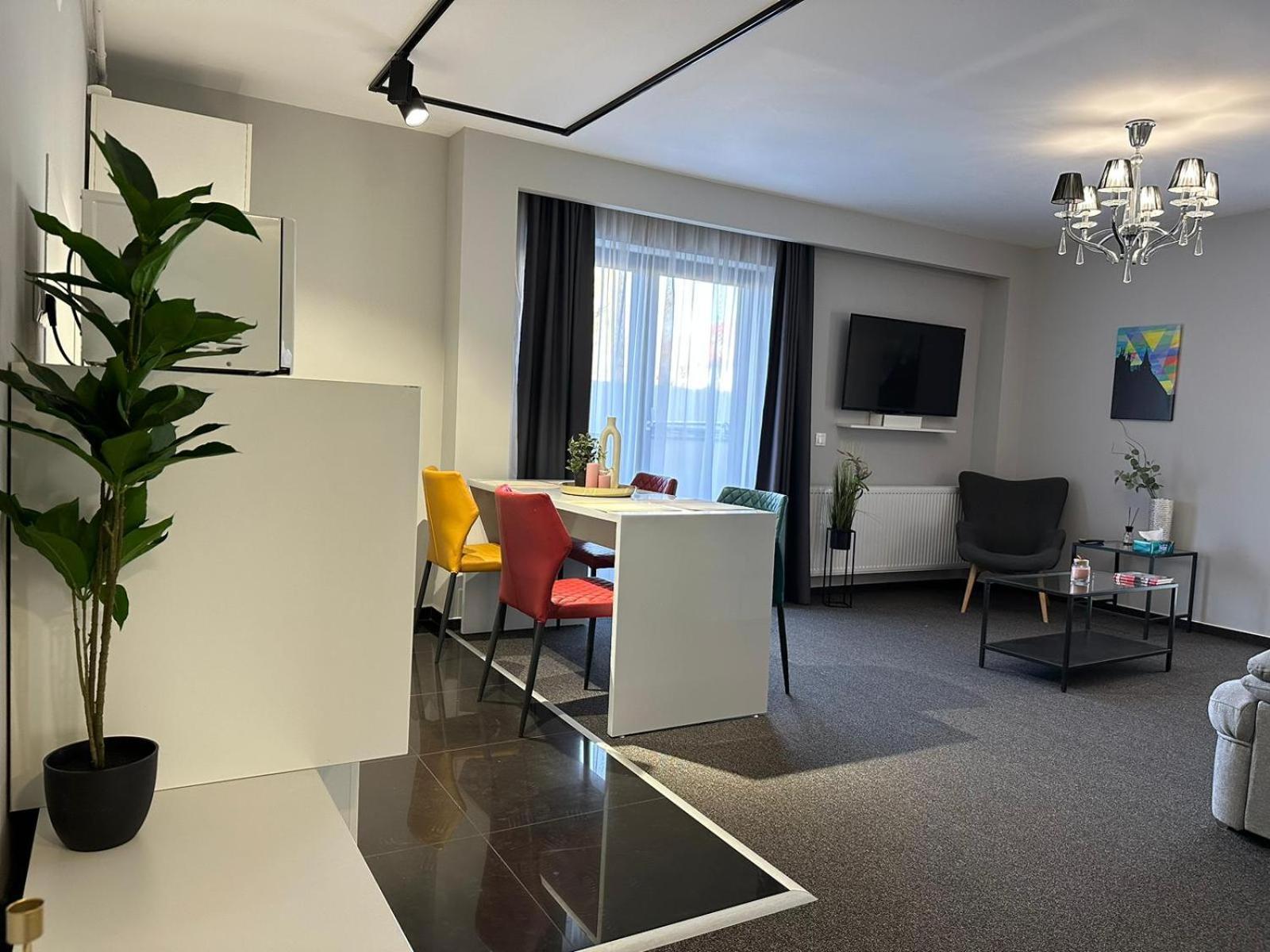 Luxury Glam Apartments & Studios Near Coresi Mall Braşov Exteriör bild
