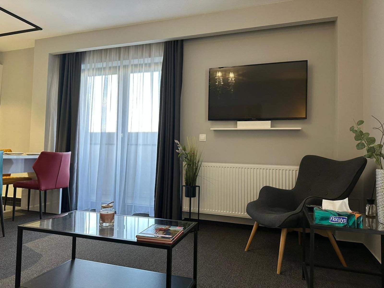 Luxury Glam Apartments & Studios Near Coresi Mall Braşov Exteriör bild