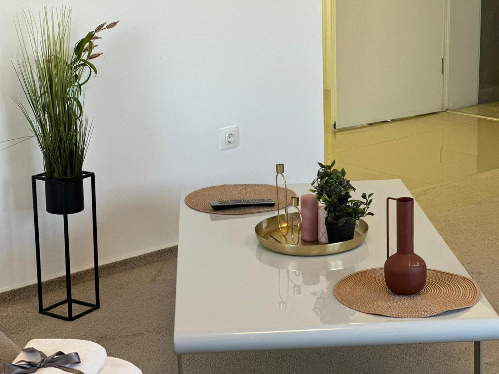 Luxury Glam Apartments & Studios Near Coresi Mall Braşov Exteriör bild