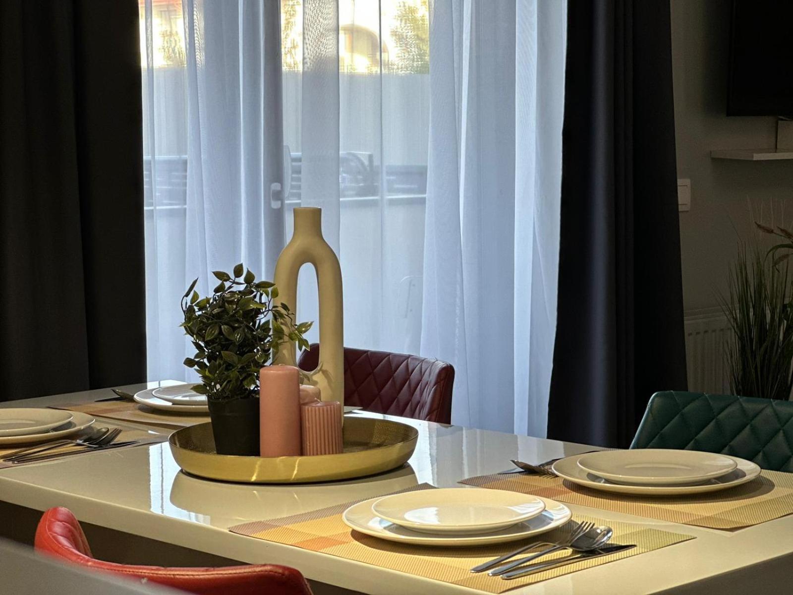 Luxury Glam Apartments & Studios Near Coresi Mall Braşov Exteriör bild