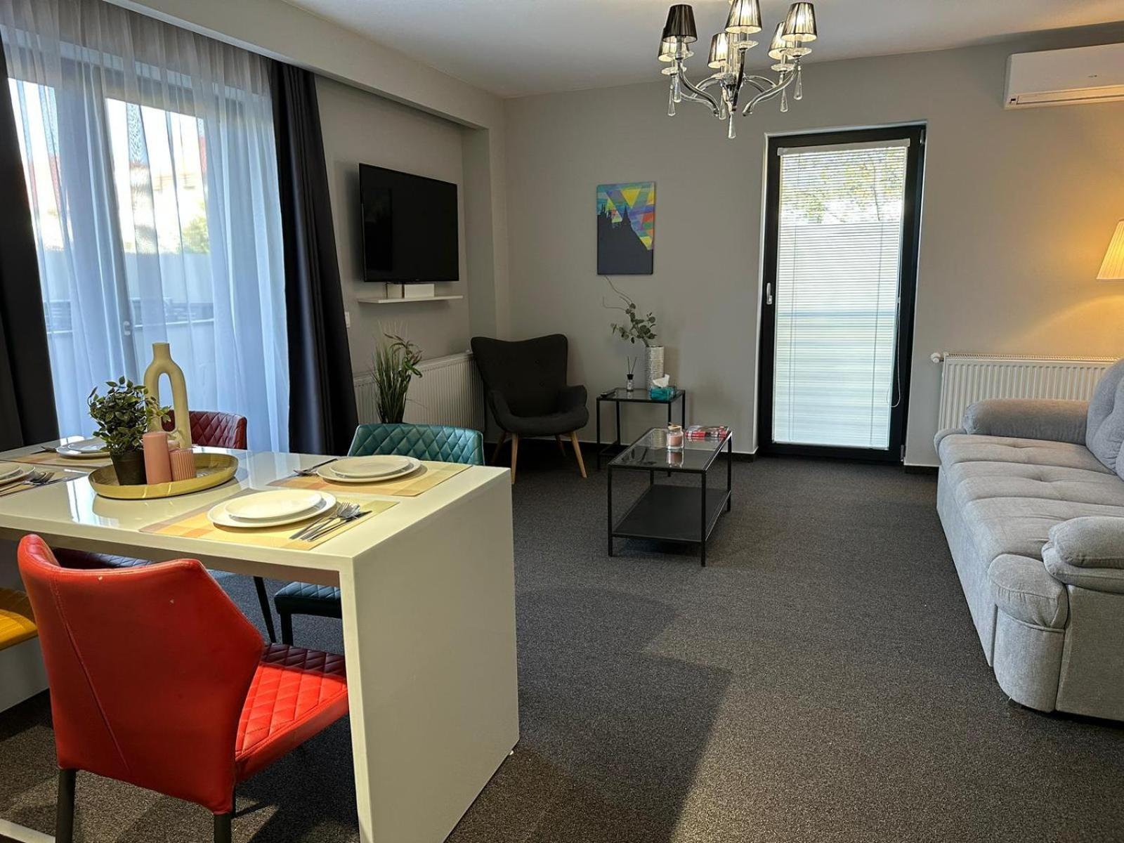 Luxury Glam Apartments & Studios Near Coresi Mall Braşov Exteriör bild