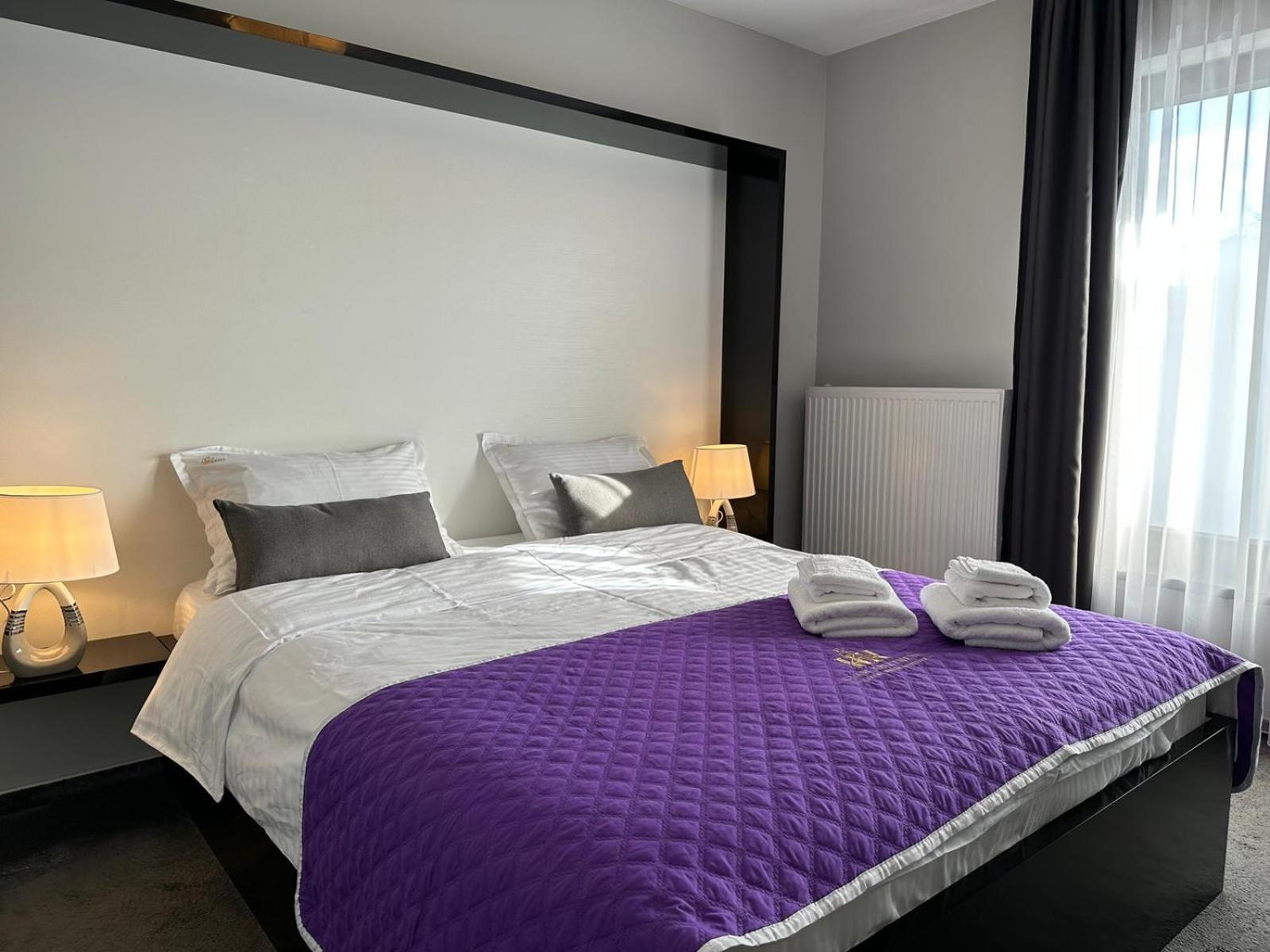 Luxury Glam Apartments & Studios Near Coresi Mall Braşov Exteriör bild
