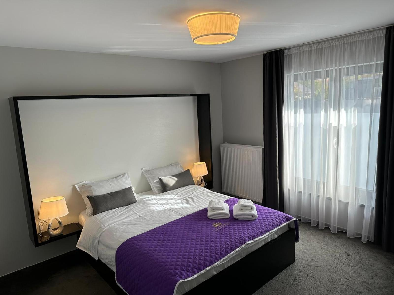 Luxury Glam Apartments & Studios Near Coresi Mall Braşov Exteriör bild