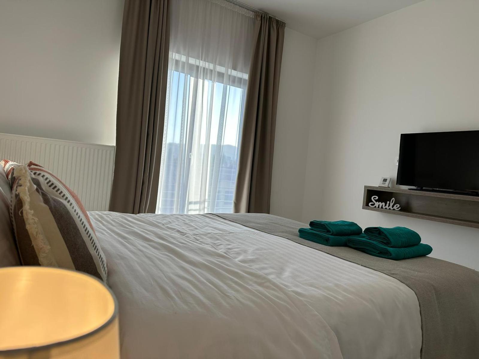 Luxury Glam Apartments & Studios Near Coresi Mall Braşov Exteriör bild