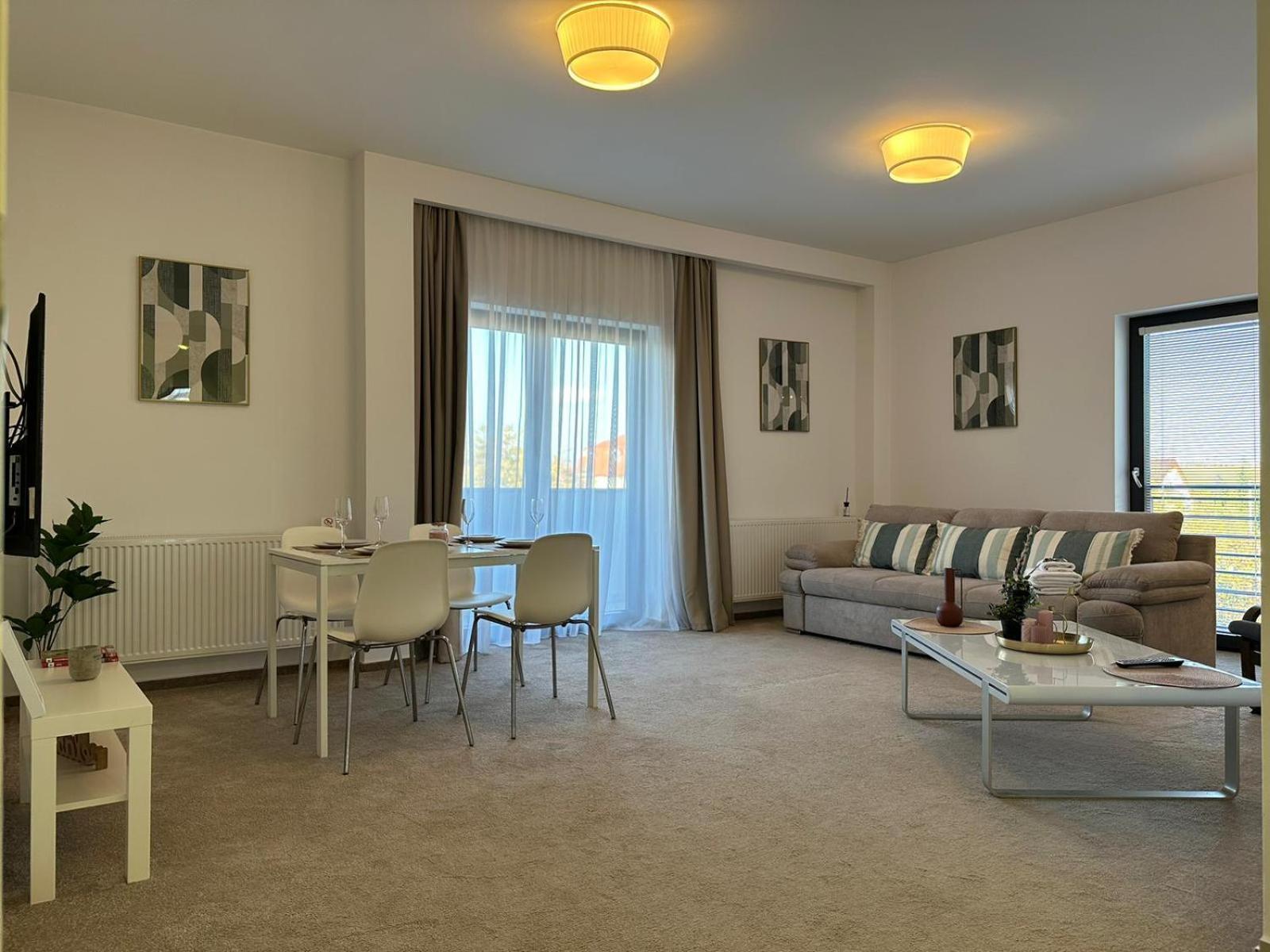 Luxury Glam Apartments & Studios Near Coresi Mall Braşov Exteriör bild