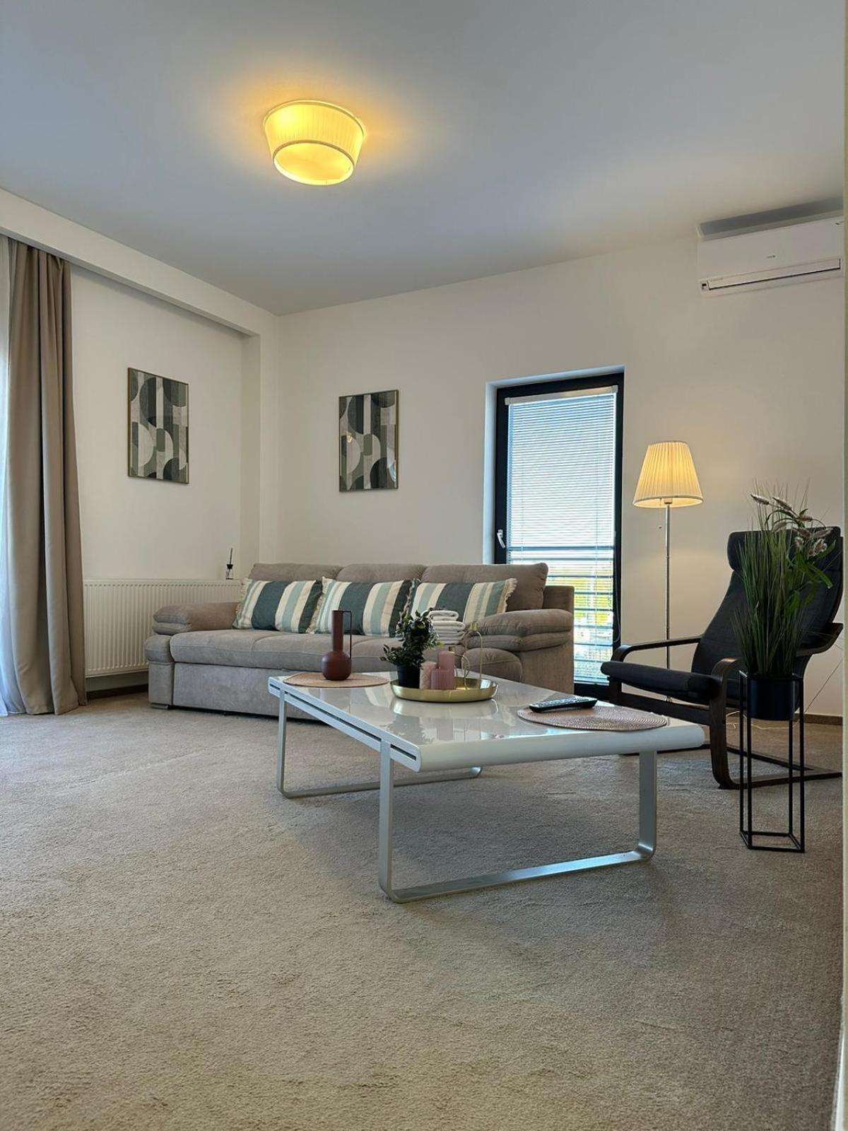 Luxury Glam Apartments & Studios Near Coresi Mall Braşov Exteriör bild