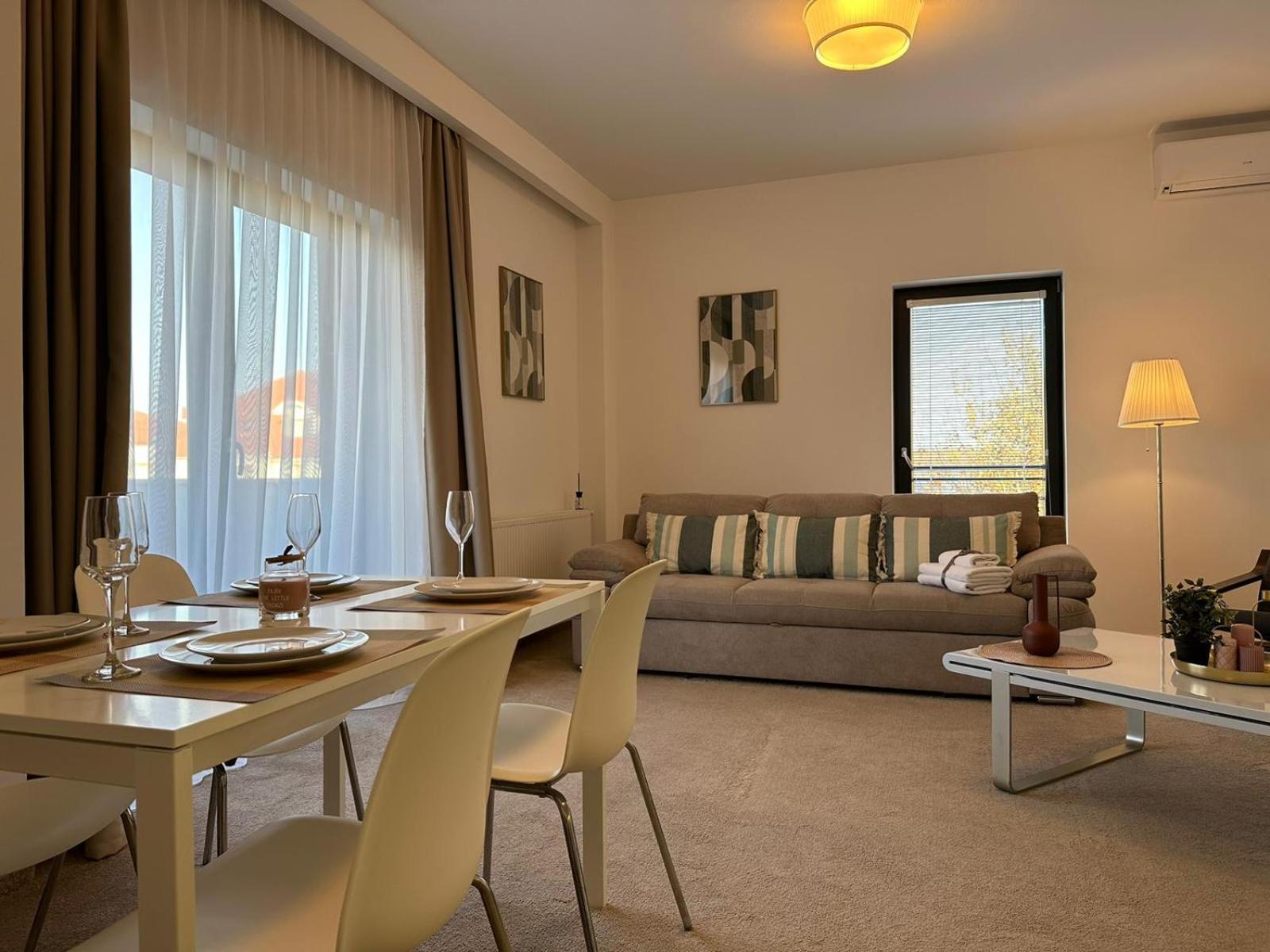 Luxury Glam Apartments & Studios Near Coresi Mall Braşov Exteriör bild