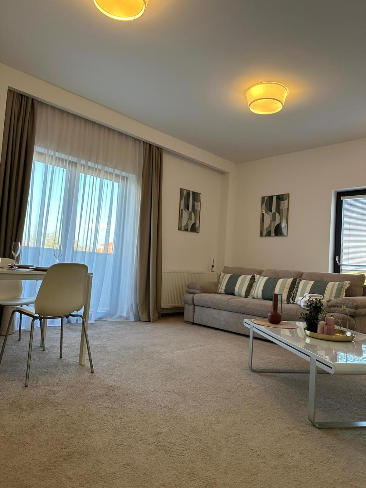 Luxury Glam Apartments & Studios Near Coresi Mall Braşov Exteriör bild