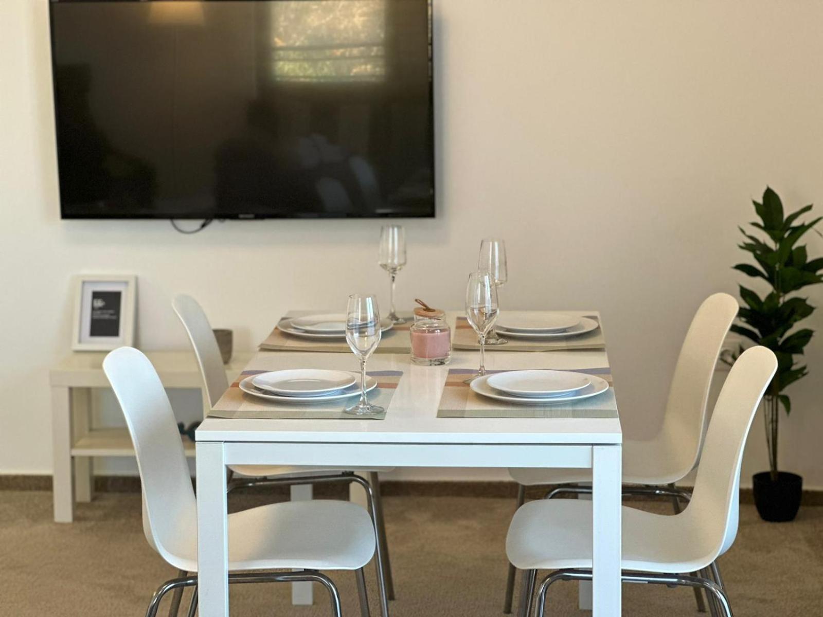 Luxury Glam Apartments & Studios Near Coresi Mall Braşov Exteriör bild