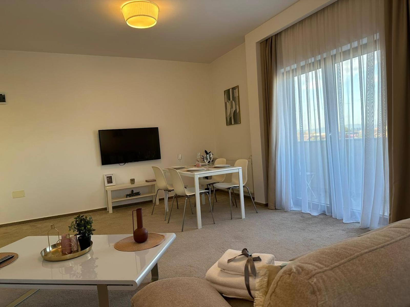 Luxury Glam Apartments & Studios Near Coresi Mall Braşov Exteriör bild