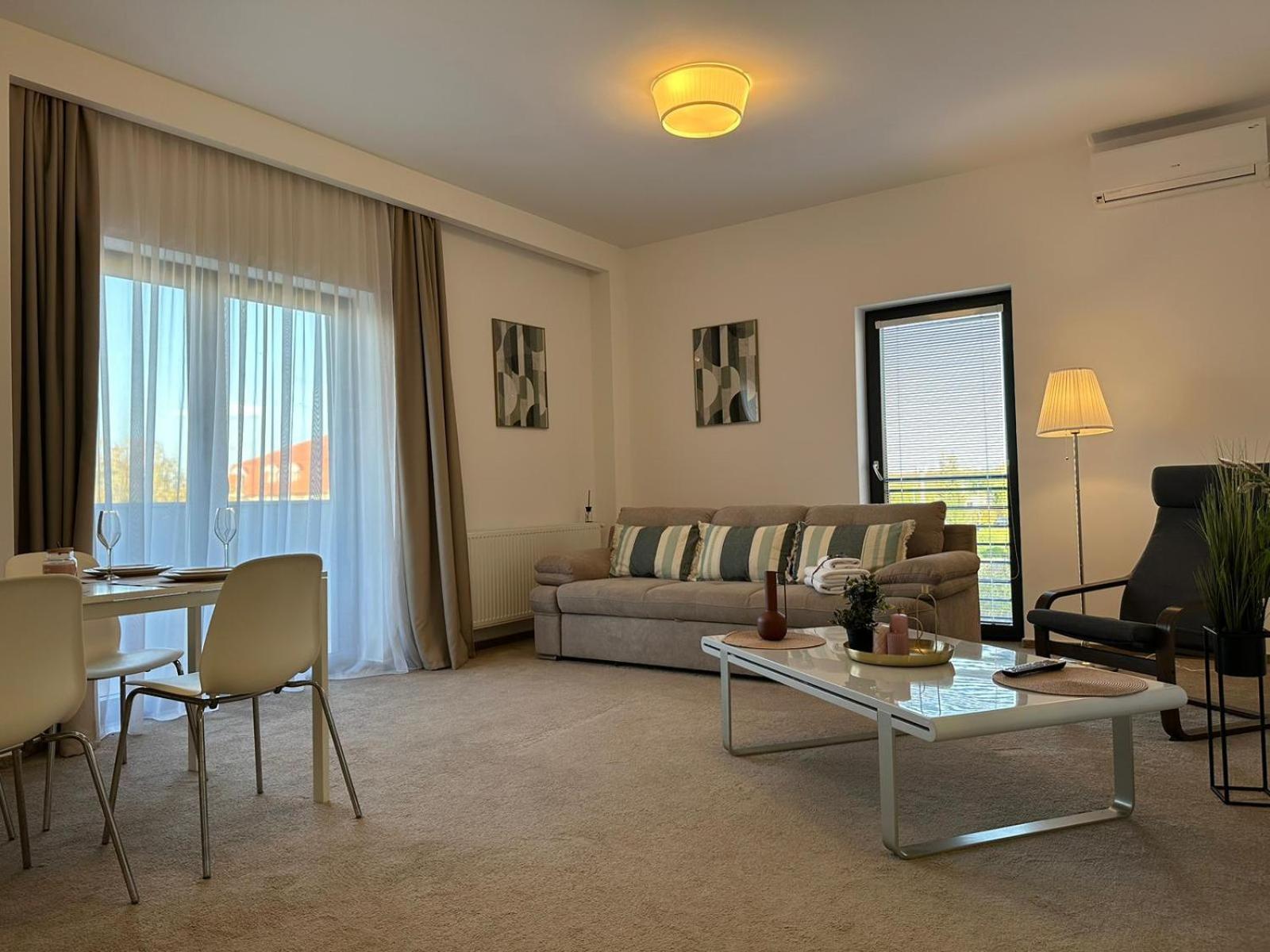Luxury Glam Apartments & Studios Near Coresi Mall Braşov Exteriör bild