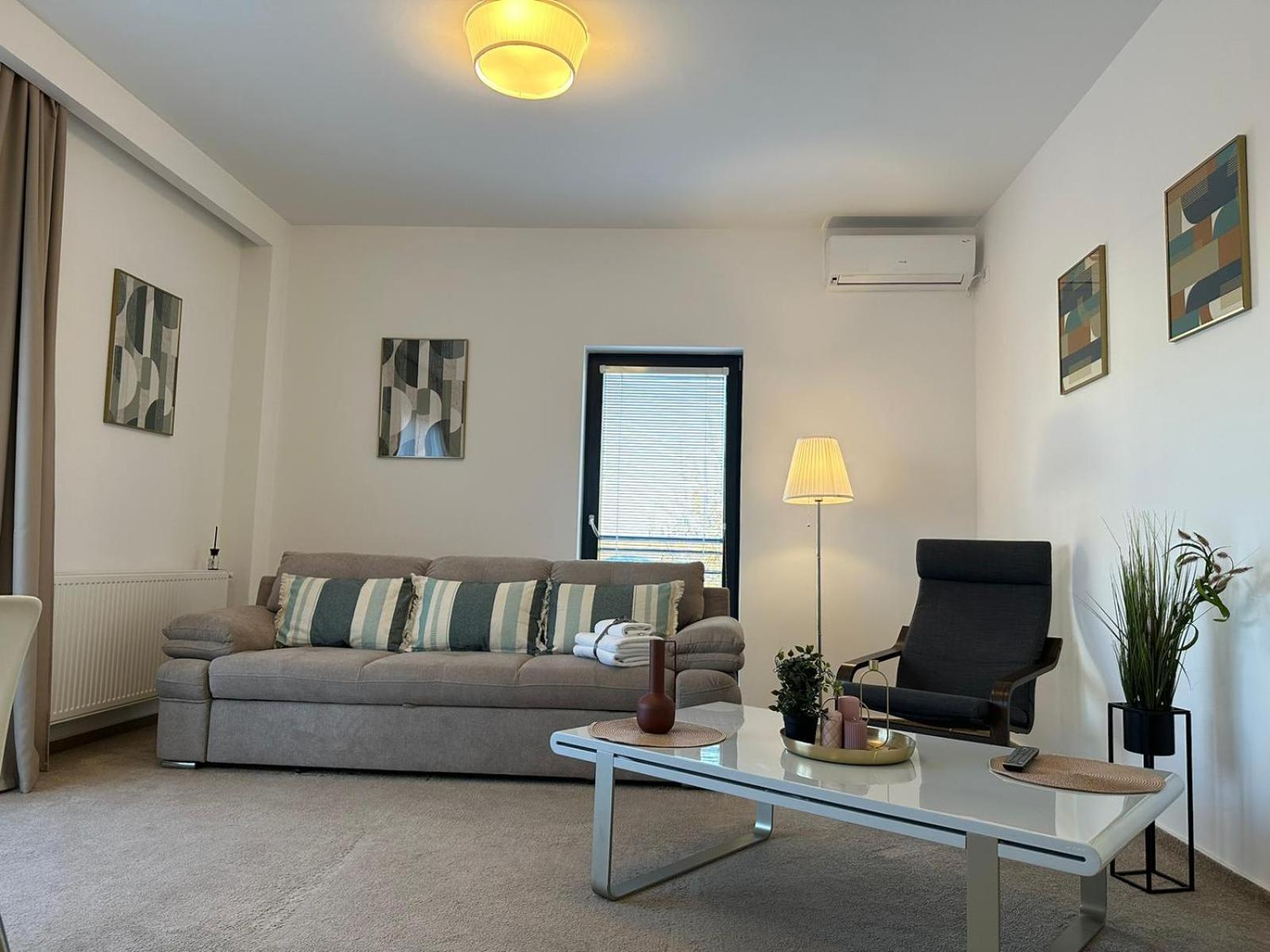 Luxury Glam Apartments & Studios Near Coresi Mall Braşov Exteriör bild