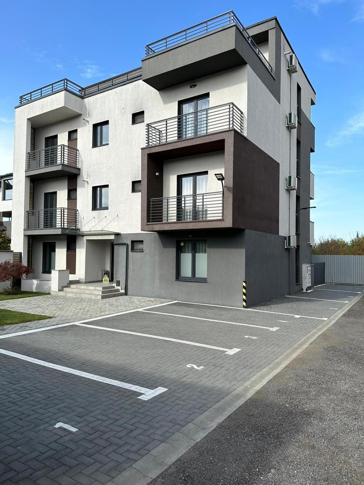 Luxury Glam Apartments & Studios Near Coresi Mall Braşov Exteriör bild