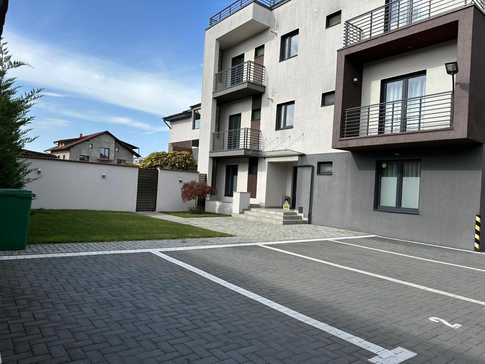 Luxury Glam Apartments & Studios Near Coresi Mall Braşov Exteriör bild