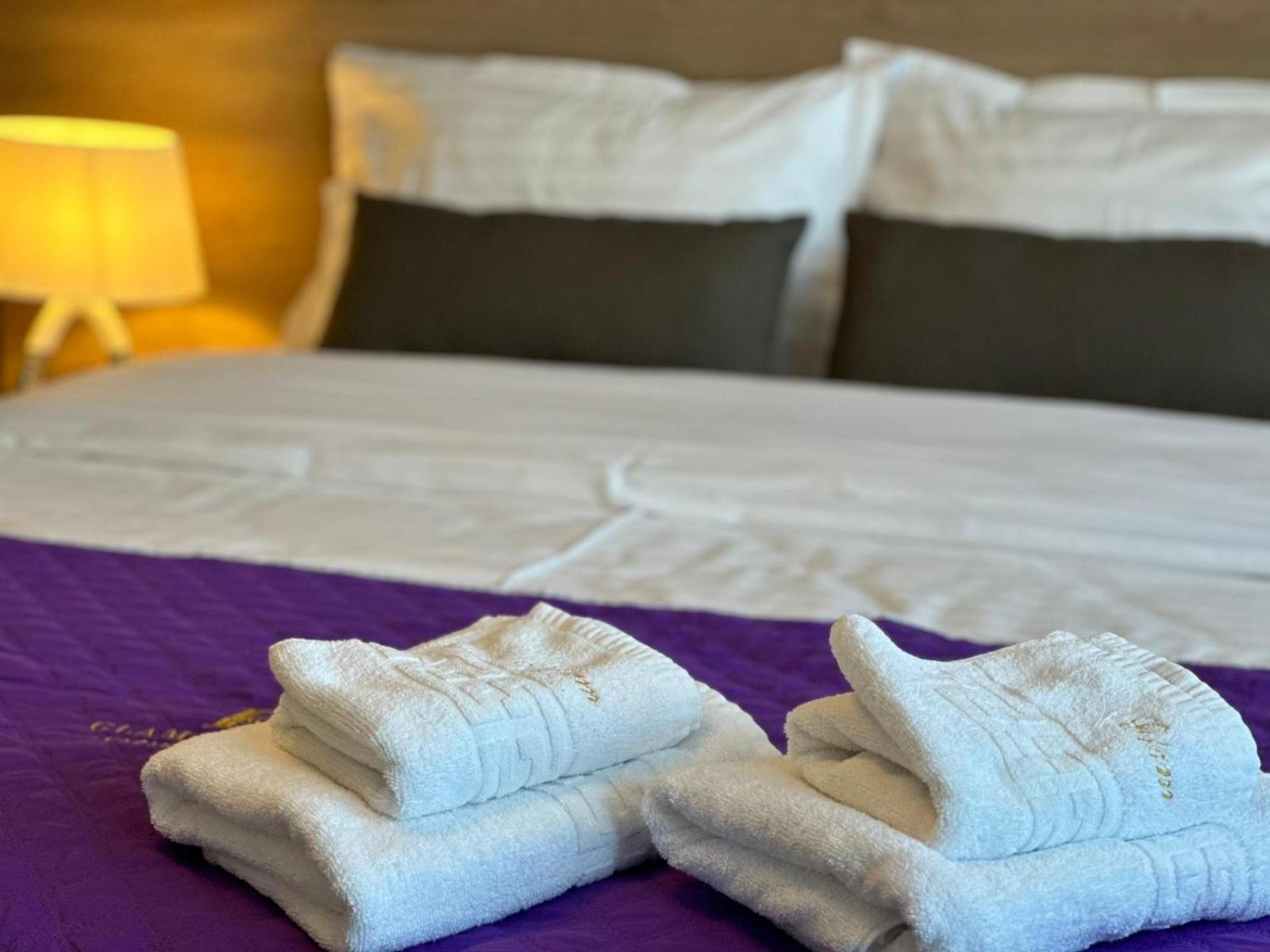 Luxury Glam Apartments & Studios Near Coresi Mall Braşov Exteriör bild